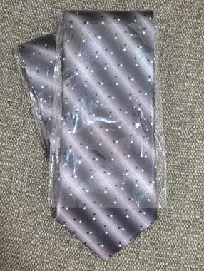 Bordeaux Gray-Silver Diamond Pattern Silk Tie